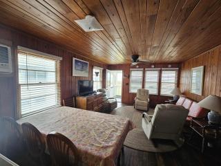 Cool Air Cottage- Upstairs- Ocean Front Duplex - Myrtle Beach - 4