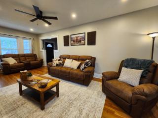 The Farmhouse in Elyria, OH - 9