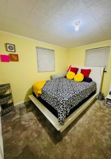 Riviera Haven, 10 Minutes from the Beach, Coastal Town, Quaint & Comfy - Riviera Beach - 3