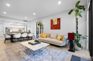 Stylish Mount Lawley Retreat Walk to Beaufort Street - Perth - 2