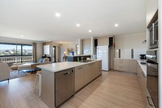Large Upstairs Family Stay Near Middleton Beaches - Middleton - 2