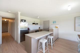 Spacious 3-Bed Ground Level Beachside Stay - Middleton - 3