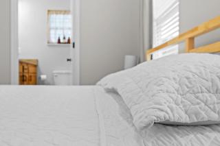 3BR 2BA Home with King Queen & Twin Beds - 3