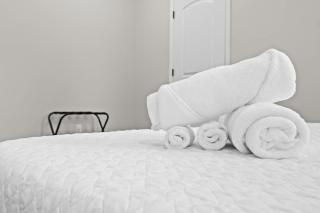 3BR 2BA Home with King Queen & Twin Beds - Clarksville - 2