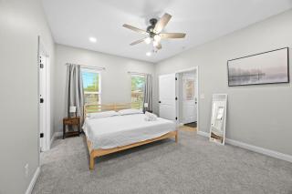 3BR 2BA Home with King Queen & Twin Beds - Clarksville - 7