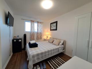 Lala-near Pearson airport-mall-free parking - Mississauga - 9