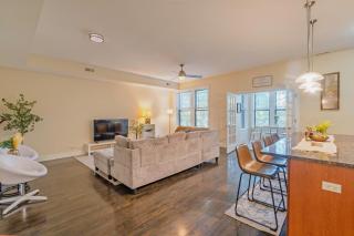 Chic & Elegant 4BR Retreat Near UChi With Laundry - Chicago - 9