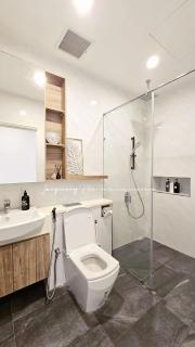 Paragon Suites Studio Apartment with Netflix, CIQ &SG view - 6