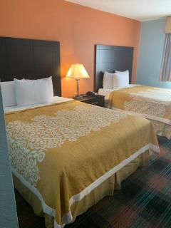 SUNRiSE INN - Greenwood - 9