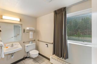 Breeze Inn Hotel & Motel - 6