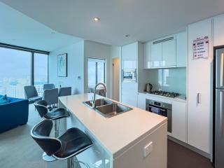 Stunning 1BR River View Retreat in CBD's Heart - Brisbane - 1