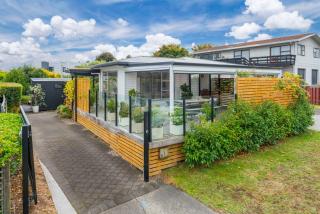 Lake View Retreat - lake views with BBQ & Pizza Oven - Taupo - 6