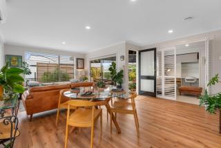 Lake View Retreat - lake views with BBQ & Pizza Oven - Taupo - 2
