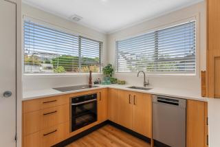 Lake View Retreat - lake views with BBQ & Pizza Oven - Taupo - 1