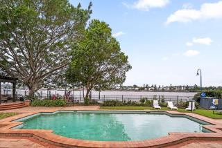 Stylish Riverside 2-Bedroom Apartment in Teneriffe - 7