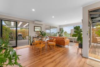Lake View Retreat - lake views with BBQ & Pizza Oven - Taupo - 3