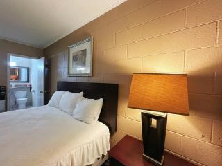 Royal Inn and Suites - Hemet - 8