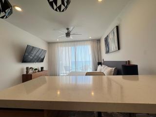 Oceanfront Condo, Roof Pool, Gym, Walk to 5th Ave! - Playa del Carmen - 5
