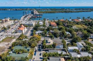 West Palm Beach Bungalow with Swimming Pool - 4