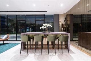 Bright Duplex with Panoramic Views Rooftop Pool and Gym - Bangkok - 5