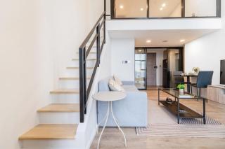 Bright Duplex with Panoramic Views Rooftop Pool and Gym - Bangkok - 4