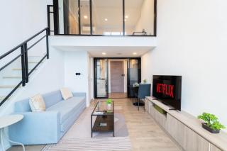 Bright Duplex with Panoramic Views Rooftop Pool and Gym - Bangkok - 7