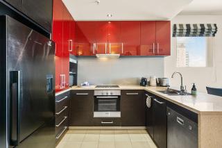 Executive Riverfront Retreat With Stunning Views - Perth - 7