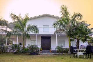 Luxurious 4BHK Farmhouse Retreat with Private Pool - Noida - 0