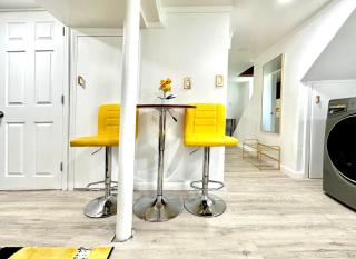The Amber Retreat - Charming Basement Unit in Brooklyn Centre, Free Street Parking, 100MB WiFi & 7 Min to Downtown - Cleveland - 3