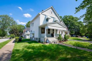 The Amber Retreat - Charming Basement Unit in Brooklyn Centre, Free Street Parking, 100MB WiFi & 7 Min to Downtown - Cleveland - 5
