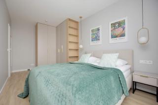 Spacious Apartment with Parking on Grochów by Noclegi Renters - Warsaw - 8