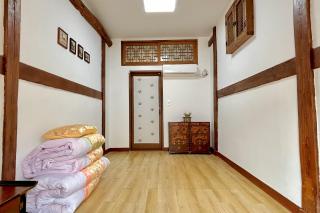 Private hanok with 4 bedrooms Hanok Stay Sara - Jeonju - 7