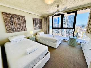 2 Bdrm Apt in 'Aquarius' Surfers Broadbeach - Gold Coast - 3