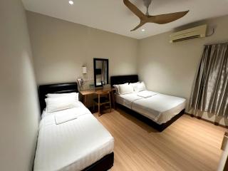 8 mins driving to TC Beach at Holiday Guest House - 0