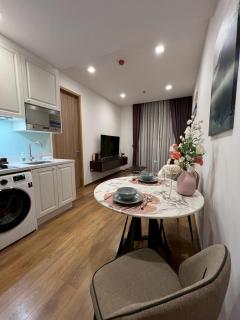 Phrom Phong 1BR Luxe Stay with Pool Gym Park City Center - Banguecoque - 1