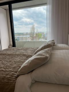 Executive Studio free street parking - 5