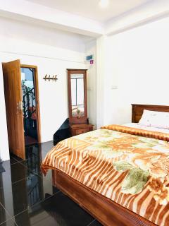 Hazel Town House - 4