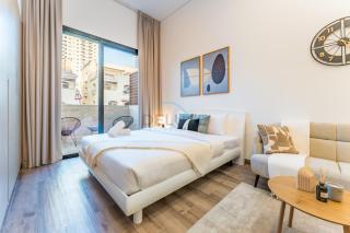 Community Views Studio with Balcony Near Parks, Oakley Square Residences, Jumeirah Village Circle by Deluxe Holiday Homes - 8