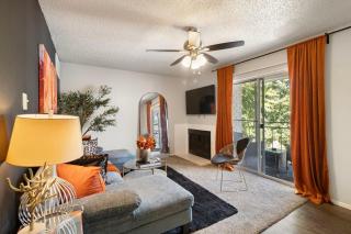 10 min to DT 2king Bed pool - Austin - 1