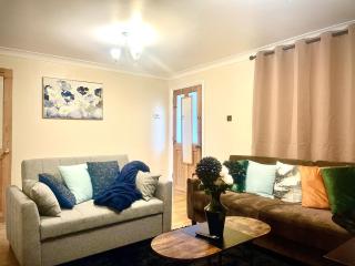 Elegant 3-Bedroom, Free parking, Garden, Pet Friendly, superfast Wi-Fi! - Sittingbourne - 7