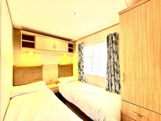 Caravan at Challaborough Bay Holiday Park - - 2