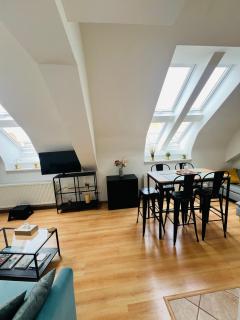 Central, Cozy & Stylish Apartment with Views - Prague - 7