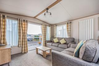 Charming Home in Lakeside Park - Pass The Keys - 8