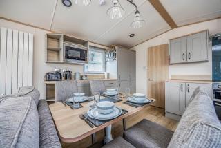 Charming Home in Lakeside Park - Pass The Keys - 6