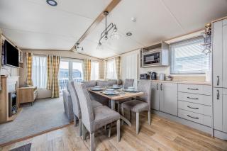 Charming Home in Lakeside Park Pass The Keys - Chichester - 1