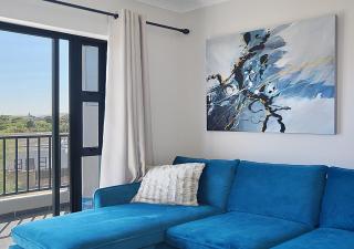 Modern Apartment, 5 mins from beach, Balcony - - 8