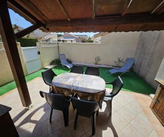 Jolie maison de vacances rénovée toute climatisée 6 couchages, 2 chambres mezzanine 100m de la plage residence LE VILLAGE DE LA MER LRVM88 - Portiragnes - 0