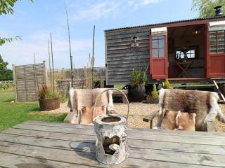 Lillie's Shepherd's Hut - Sleeps 2 & Hot Tub - Nottingham - 4