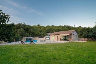 Villetta with pool and waterfall, quiet area - by TRAVELER tourist agency Krk - ID 2212 - Vrbnik - 0