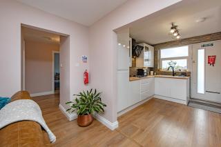 Coastal Charm In Clacton On Sea - Holland-on-Sea - 4